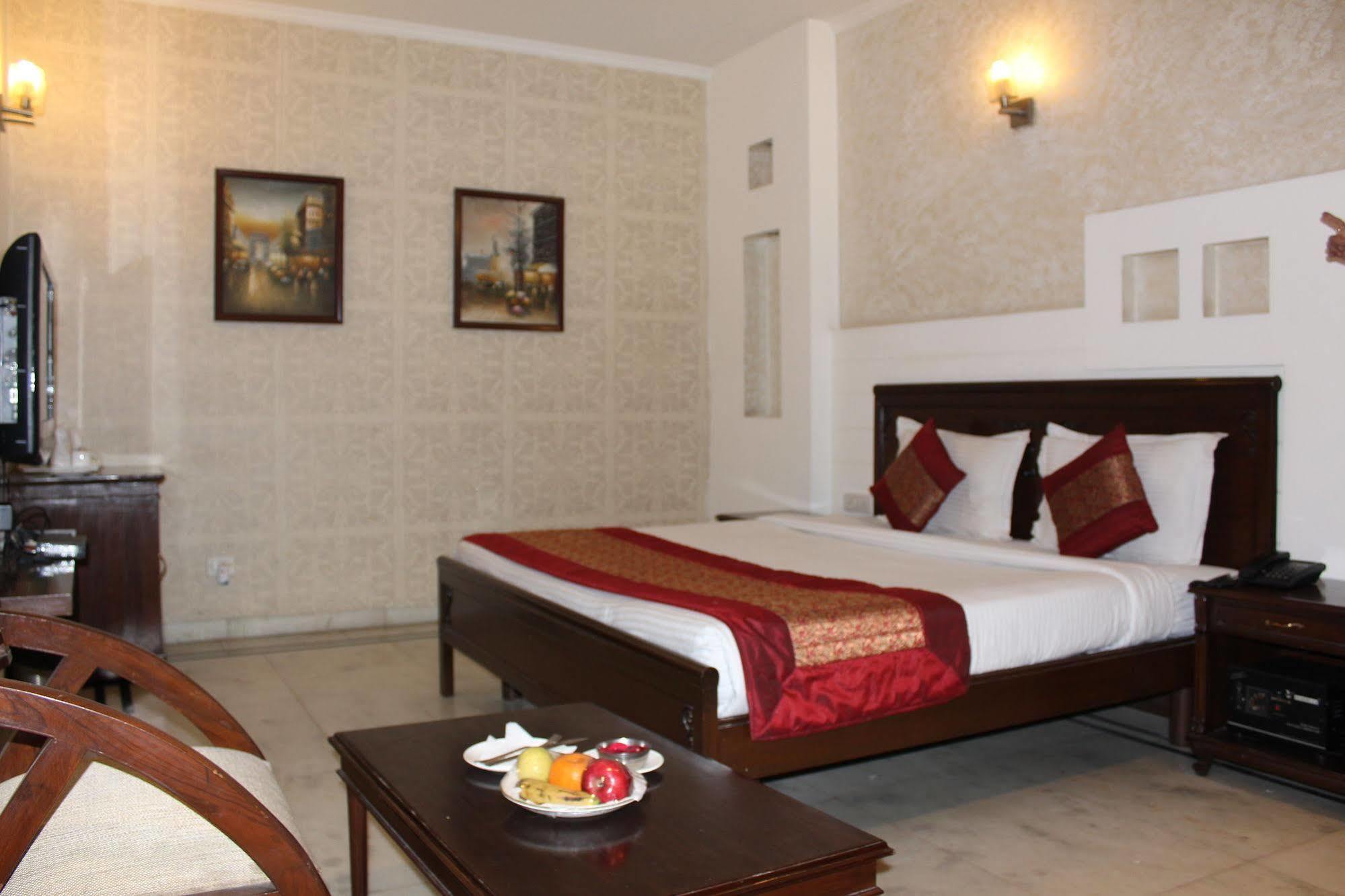 Hotel Comfort Zone Greater Kailash Нью-Дели Экстерьер фото